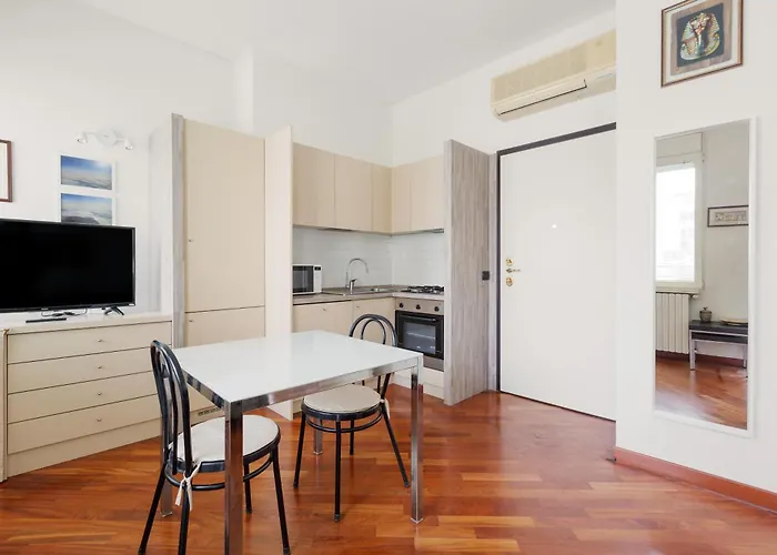 Bright & Comfy With Parking Apartamento Milán