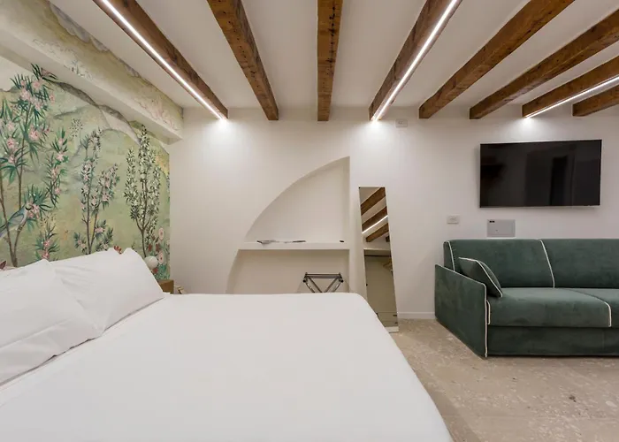 Moscova Luxury לינה וארוחת בוקר 4*