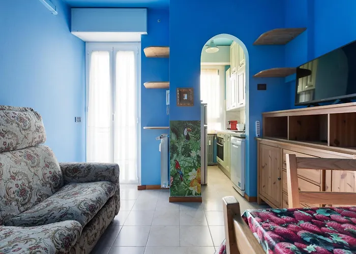 Roomy With Balcony! דירה