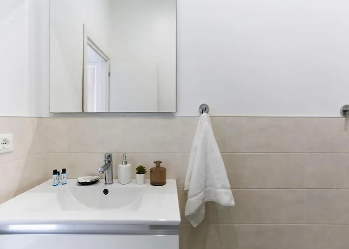 The Rent - Spacious Two Bedrooms Near Porta Romana Lejlighed
