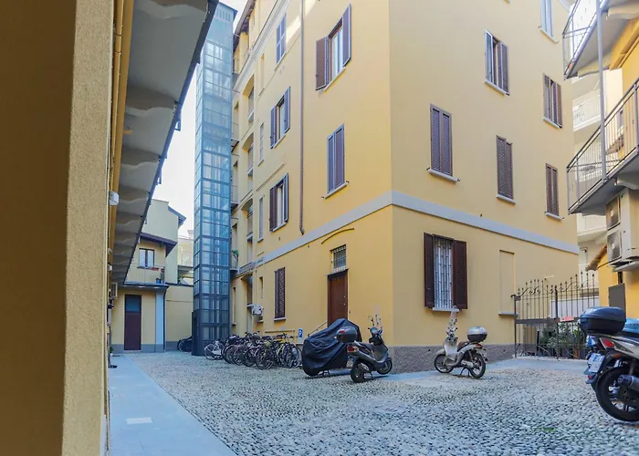 The Rent - Spacious Two Bedrooms Near Porta Romana