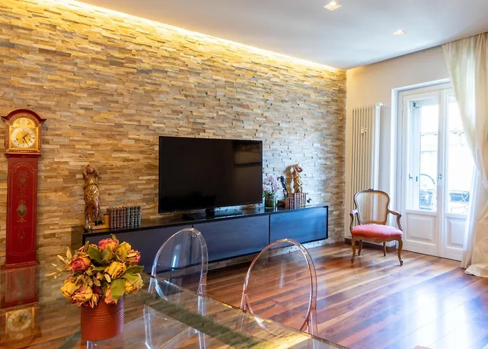 Porta Venezia- Design Apartment, 2-bedrooms, Netflix, Wifi *