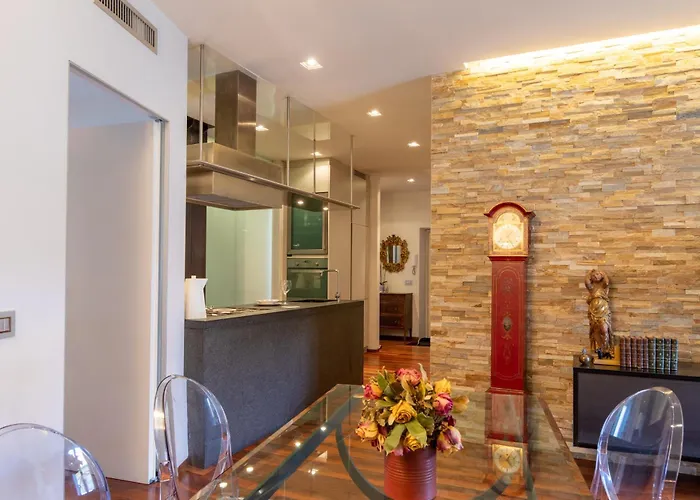 Porta Venezia- Design Apartment, 2-bedrooms, Netflix, Wifi アパート *