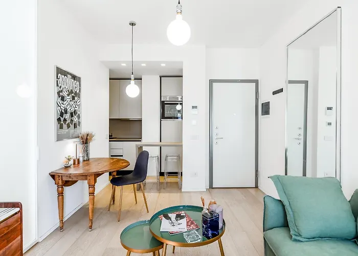 - Duomo And Navigli, Bright With Balcony Apartment Mailand