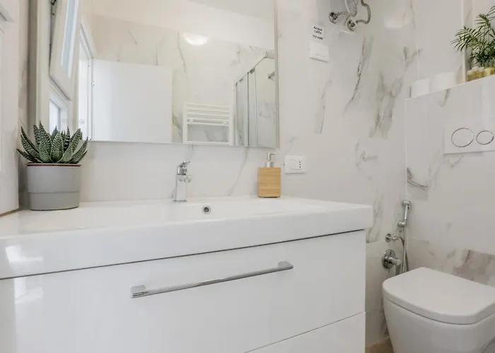 アパート Corso Como-bosco Verticale Con Balcone ミラノ