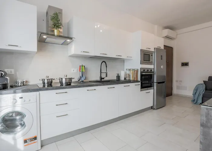 Corso Como-bosco Verticale Con Balcone アパート