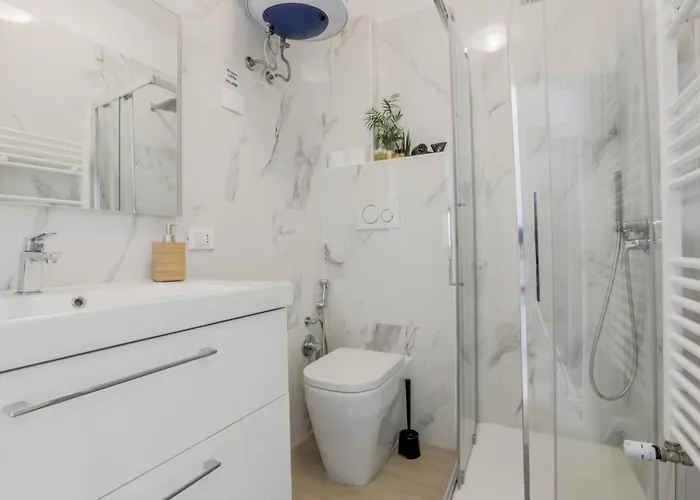 Corso Como-bosco Verticale Con Balcone