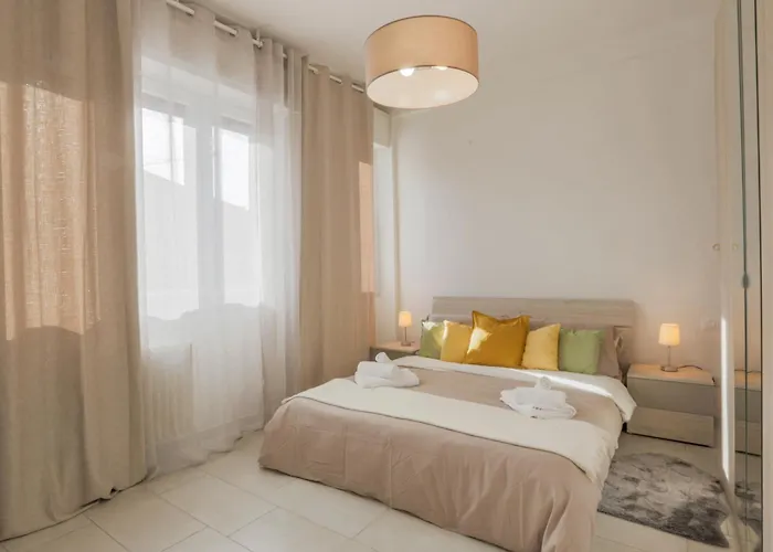 アパート Corso Como-bosco Verticale Con Balcone ミラノ