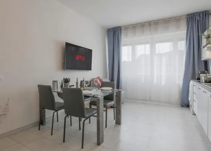 Corso Como-bosco Verticale Con Balcone アパート