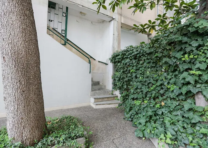 Corso Como-bosco Verticale Con Balcone *