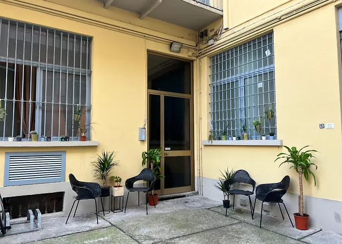 Regina In Porta Romana 2 - Sky Tv, Wifi E Breakfast Box Appartamento