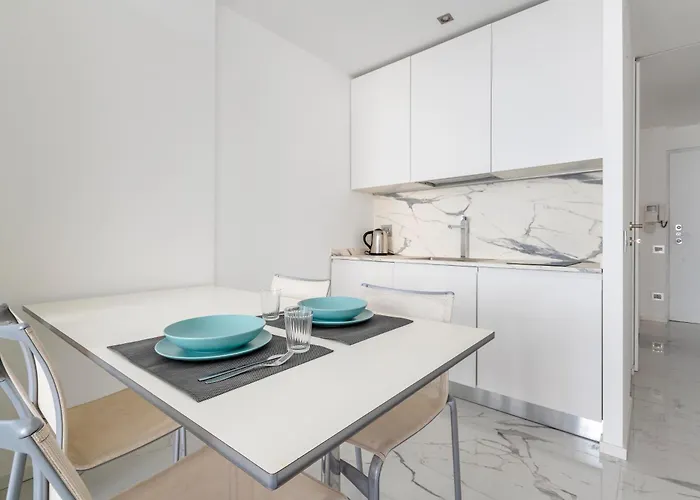Апартаменты Lovely Loft Few Steps From Duomo Милан