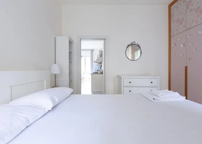 Porta Volta Bright And Roomy Flat * Milánó