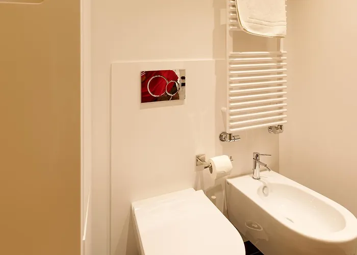 Guesthost - Tiny Near Station