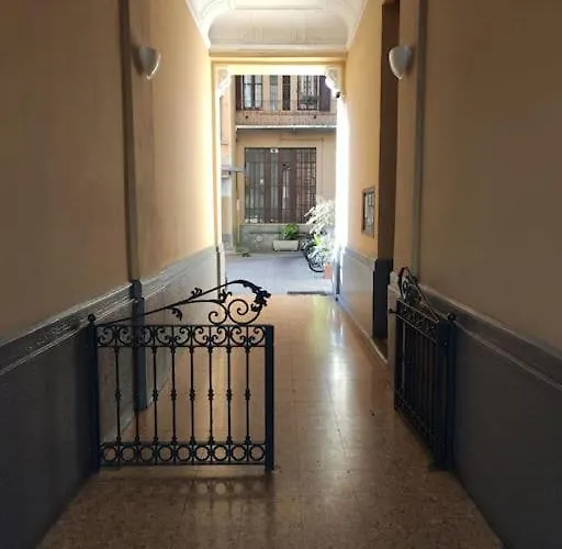 Nella Movida Di Isola-porta Nuova