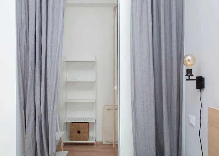 Gambara Urban Flat - Stylish And Next To Metro Apartment *