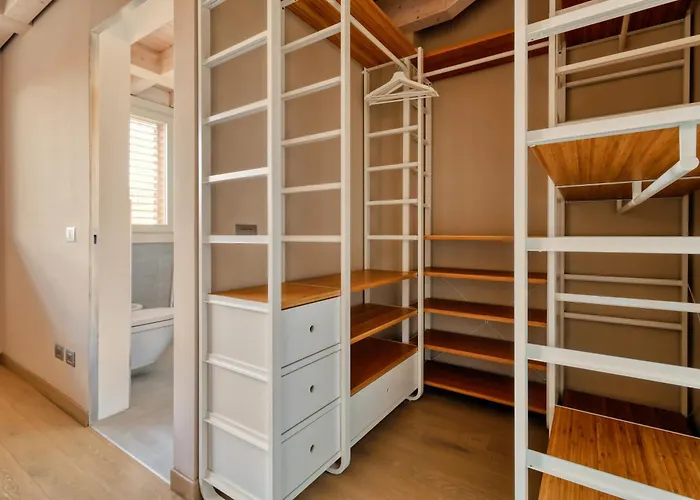 Joivy Elegant With Parking And Balcony Apartment