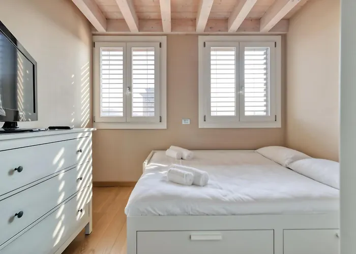 Apartment Joivy Elegant With Parking And Balcony Milan