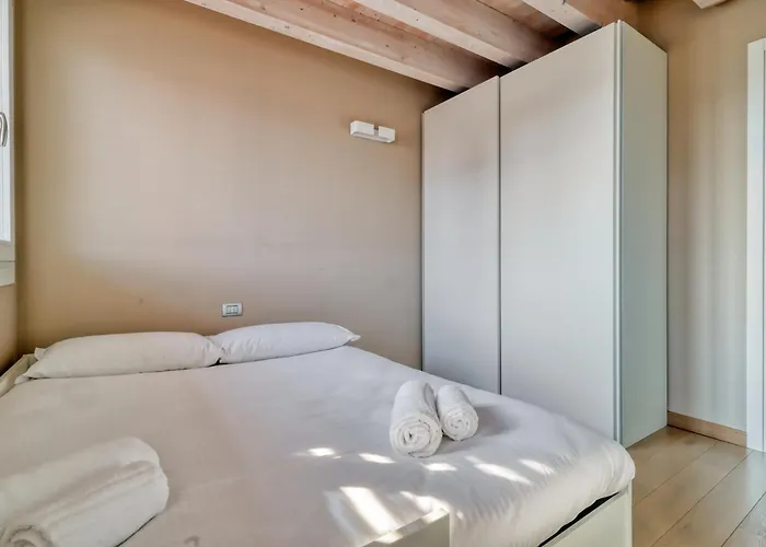 Joivy Elegant With Parking And Balcony Apartment *