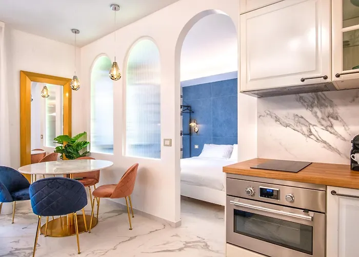 Ms Marple Luxury Station Appartement