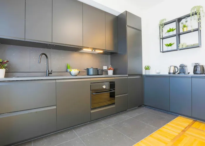 [private Apartament] Luxury 5 Bedroom - Station Appartamento Milano