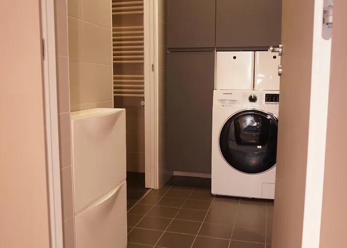 Space Loft - Close To M5 Subway - Free Parking - Sky & Netflix Tv
