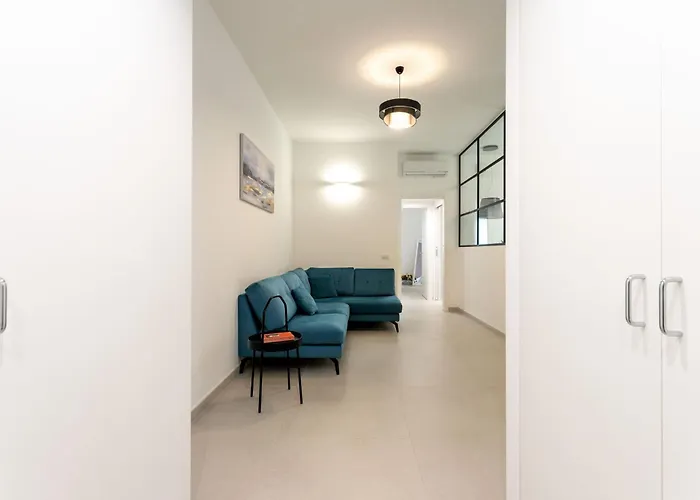 Assab By Halldis * Milánó