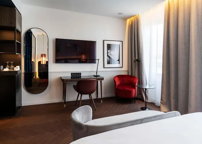 Radisson Collection Hotel, Santa Sofia 5* Mediolan