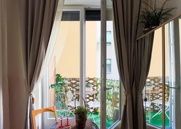 Porta Nuova Moscova: Cozy Near Duomo! Apartment *