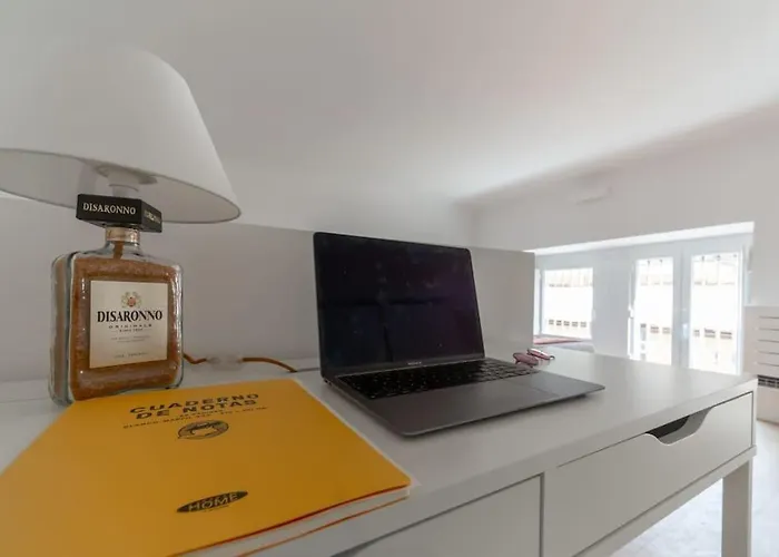 Loft-hosted By Sweetstay شقة