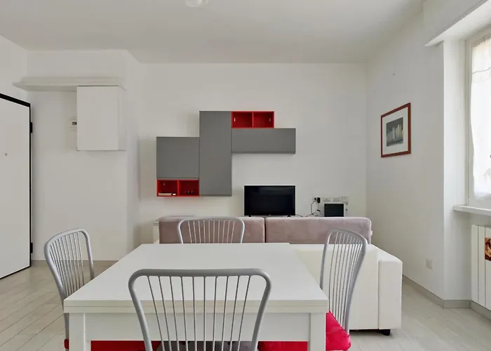 Modern Flat - Via Crimea شقة *