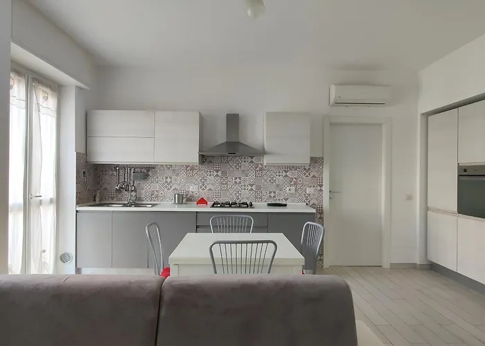 Modern Flat - Via Crimea شقة ميلان