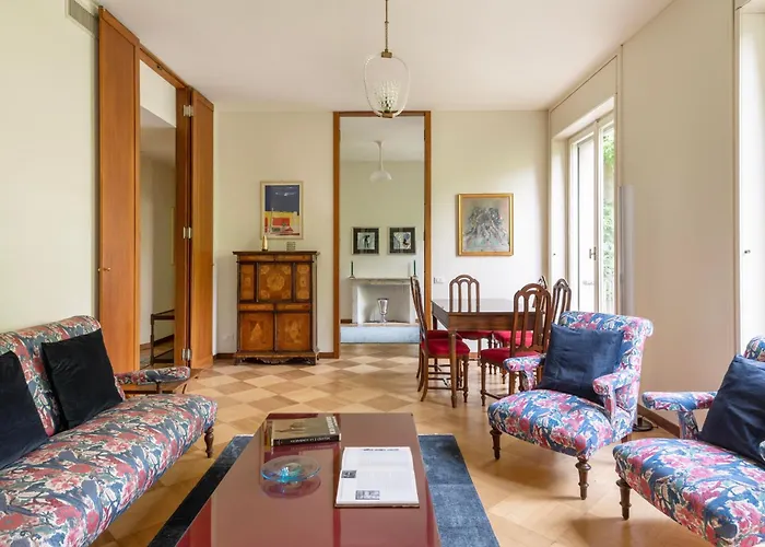 Classy Heritage Home, Center, 7 Guests Apartman Milánó
