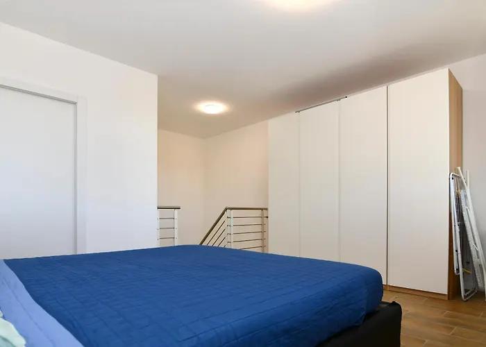 Fond. Prada-ieo Elegante Con Apartment *