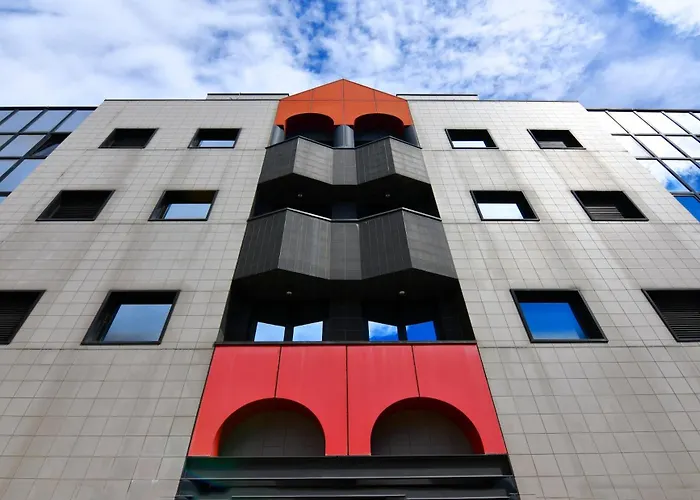 Fond. Prada-ieo Elegante Con *