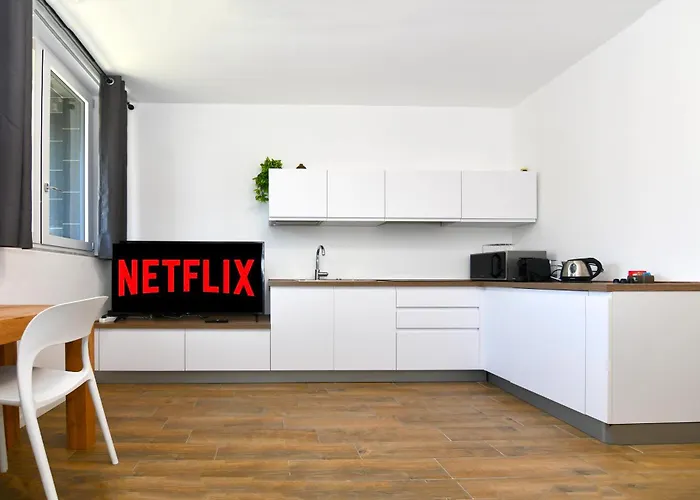 Fond. Prada-ieo Elegante Con Apartment *