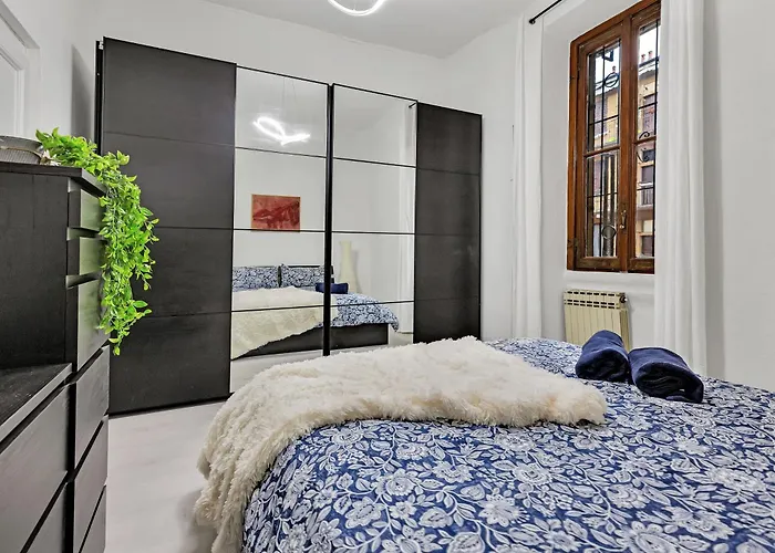 Charming And Large - 4 People - Fiera & Duomo Apartman Milánó