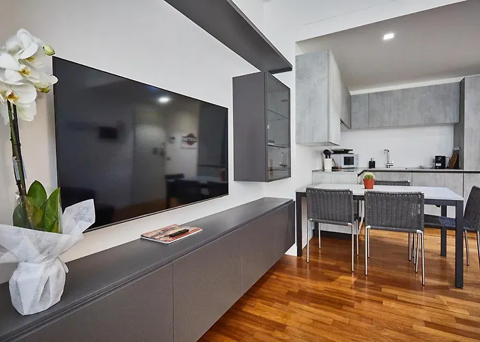Moderno Trilocale Moscova Brera Lägenhet