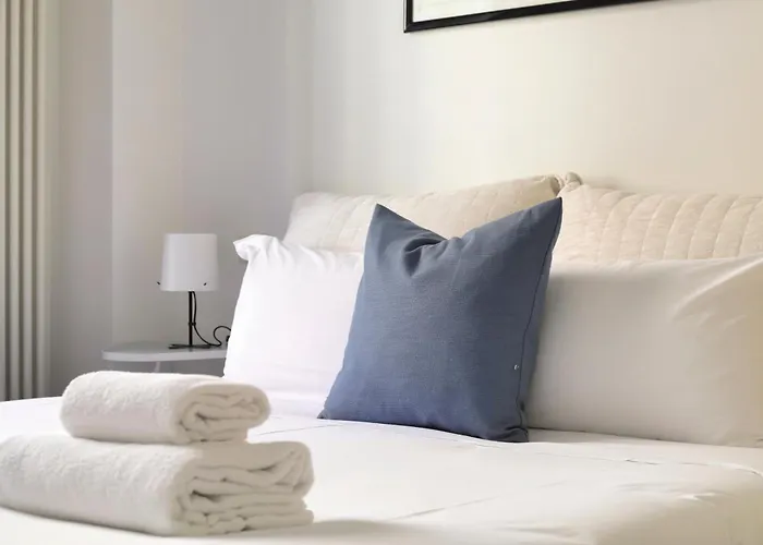 アパート Just Urban - Sunny 2br Flat In The Heart Of - M2 And M4 Metro ミラノ