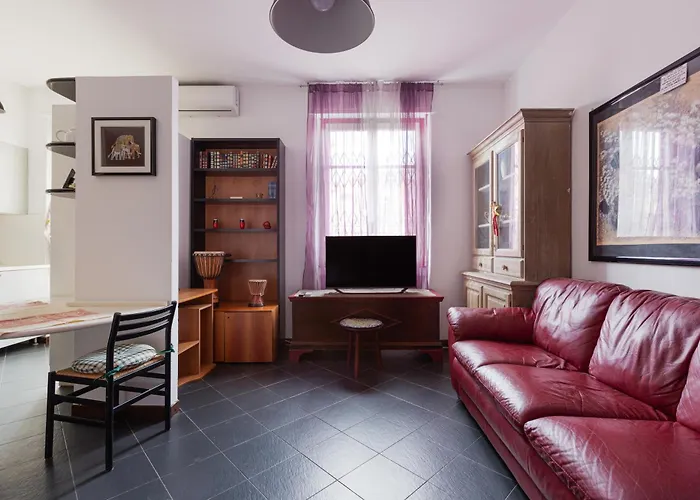 Daire De Angeli M1 - Colorful With Balcony! *