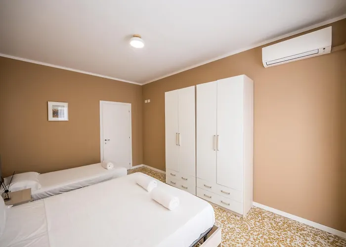 Shortmi Canonica * Milán