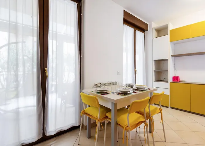 Corsica Huge Terrace Flats * ميلان