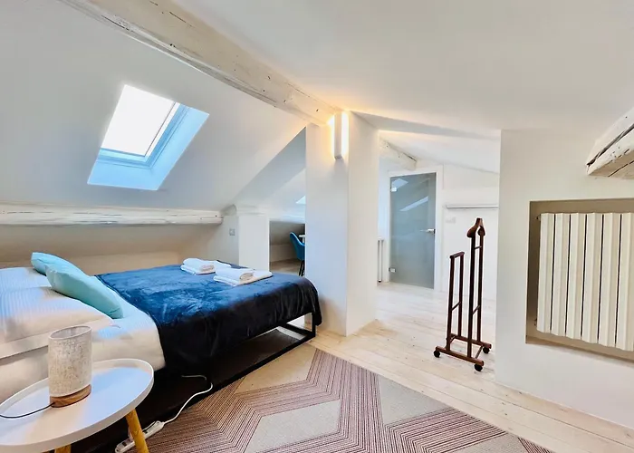 Riverside Loft Navigli - Spacious Two-bedroom דירה מילאנו