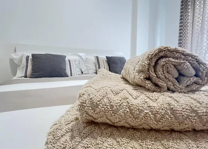 New And Elegant On The Navigli Netflix E Milano