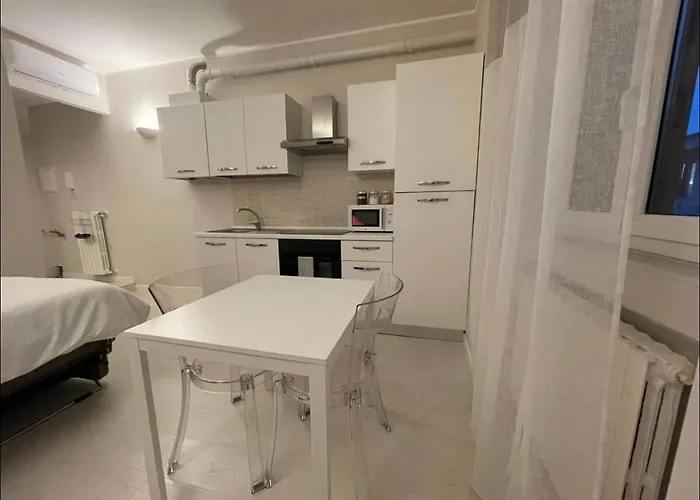 Regina In Sky Santa Giulia - Sky Tv, Wifi E Breakfast Box * 米兰