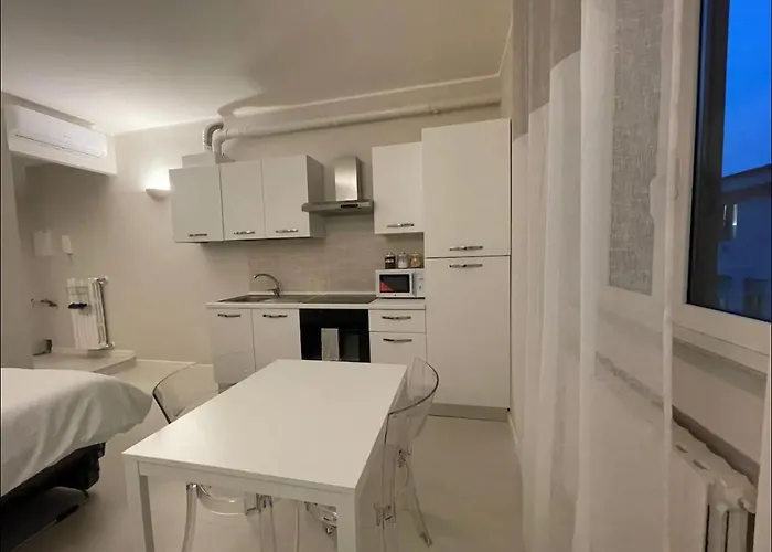公寓 Regina In Sky Santa Giulia - Sky Tv, Wifi E Breakfast Box 米兰