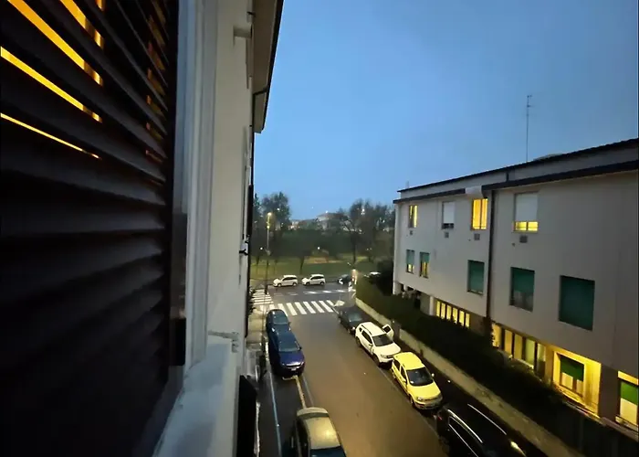 Regina In Sky Santa Giulia - Sky Tv, Wifi E Breakfast Box 公寓 *