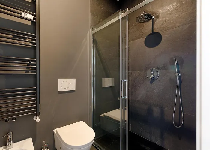 Guesthost - Bright Apartman Milánó