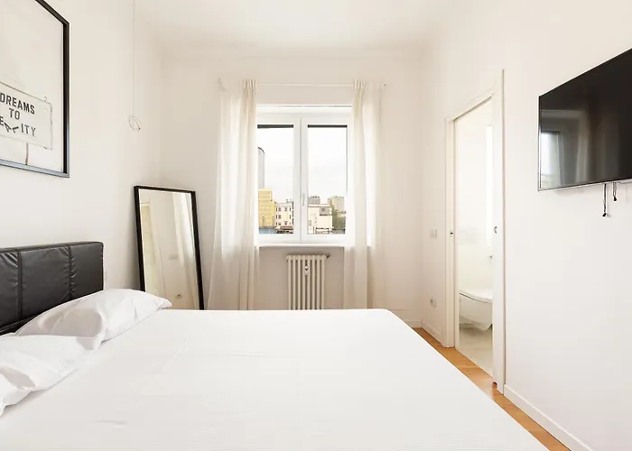 Guesthost - Bright Apartman Milánó