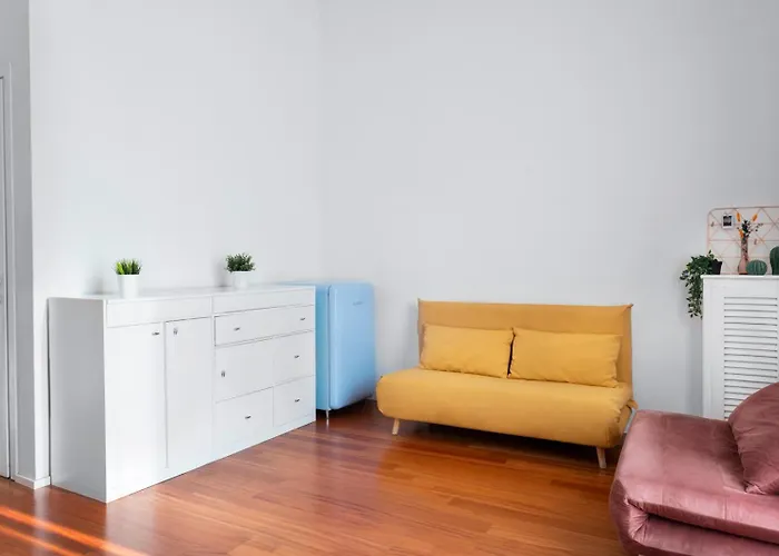 New! Lovely & Friendly In Center A *